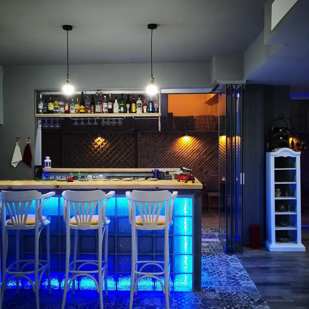 LOW_Bar_Thalia Deco.webp