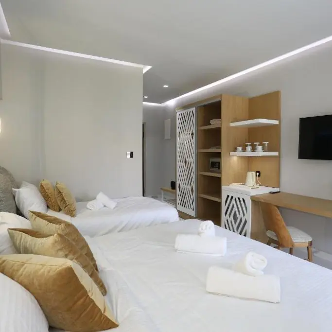 Tropical camera mare.webp